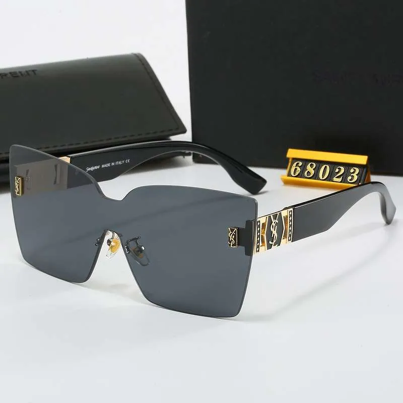 Sunglasses Yves Saint Laurent YSL019